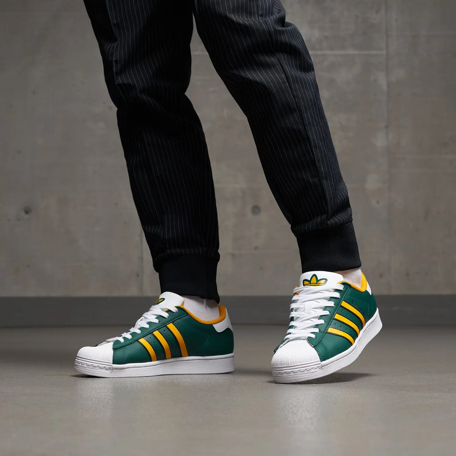 adidas-superstar-meskie-sneakersy-zielony-if8072